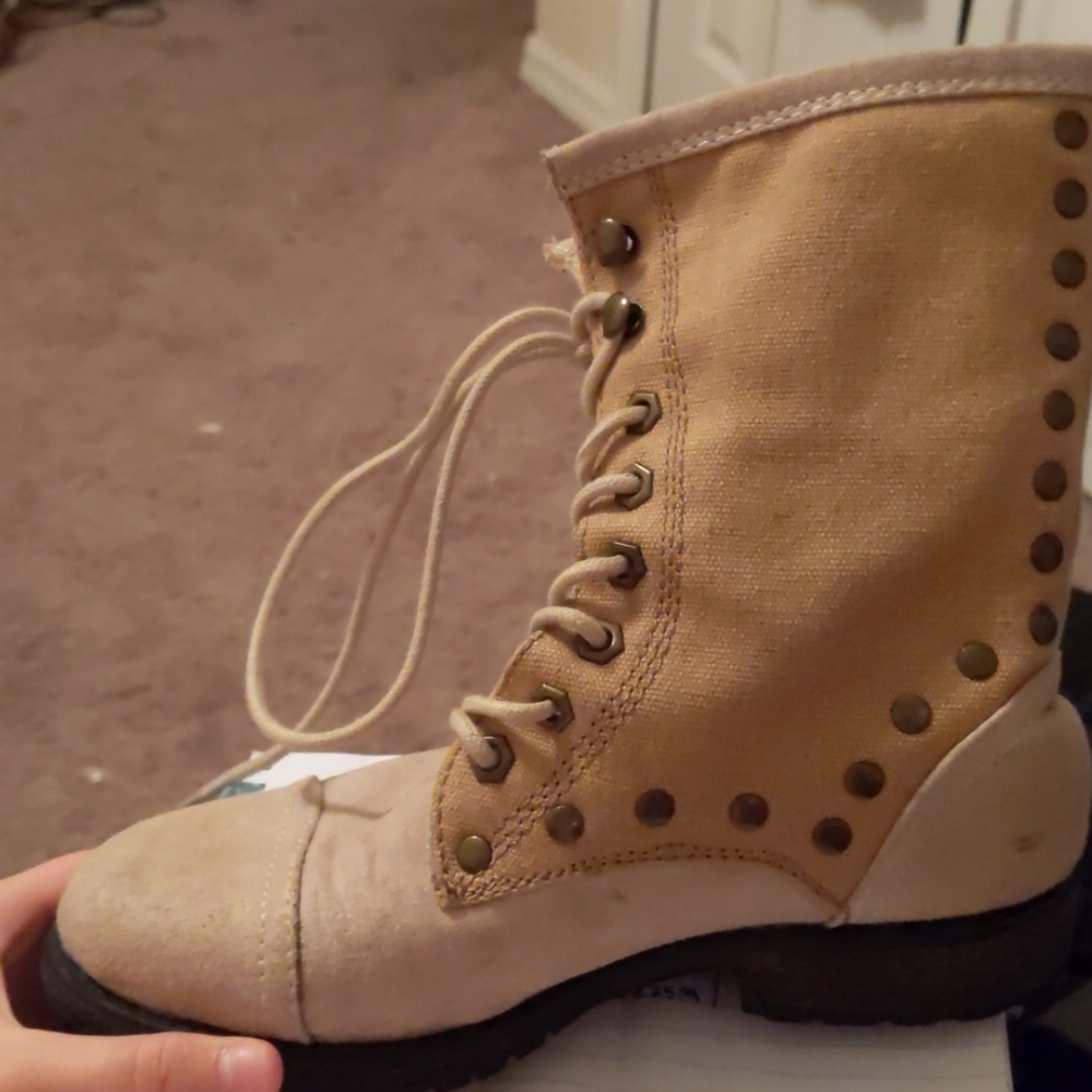 Boots - Picture 3 of 5